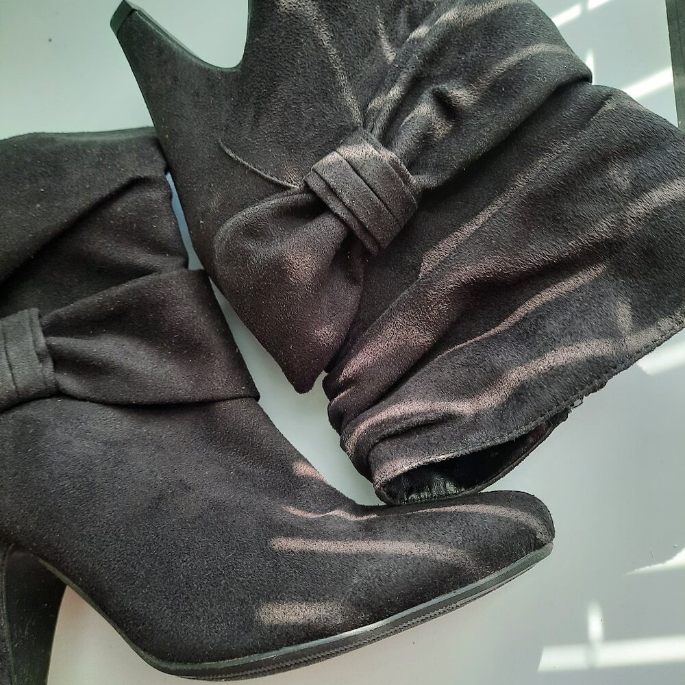 BRAND NEW 6.5 DESIGNER BRIGHT BLACK BOOTS